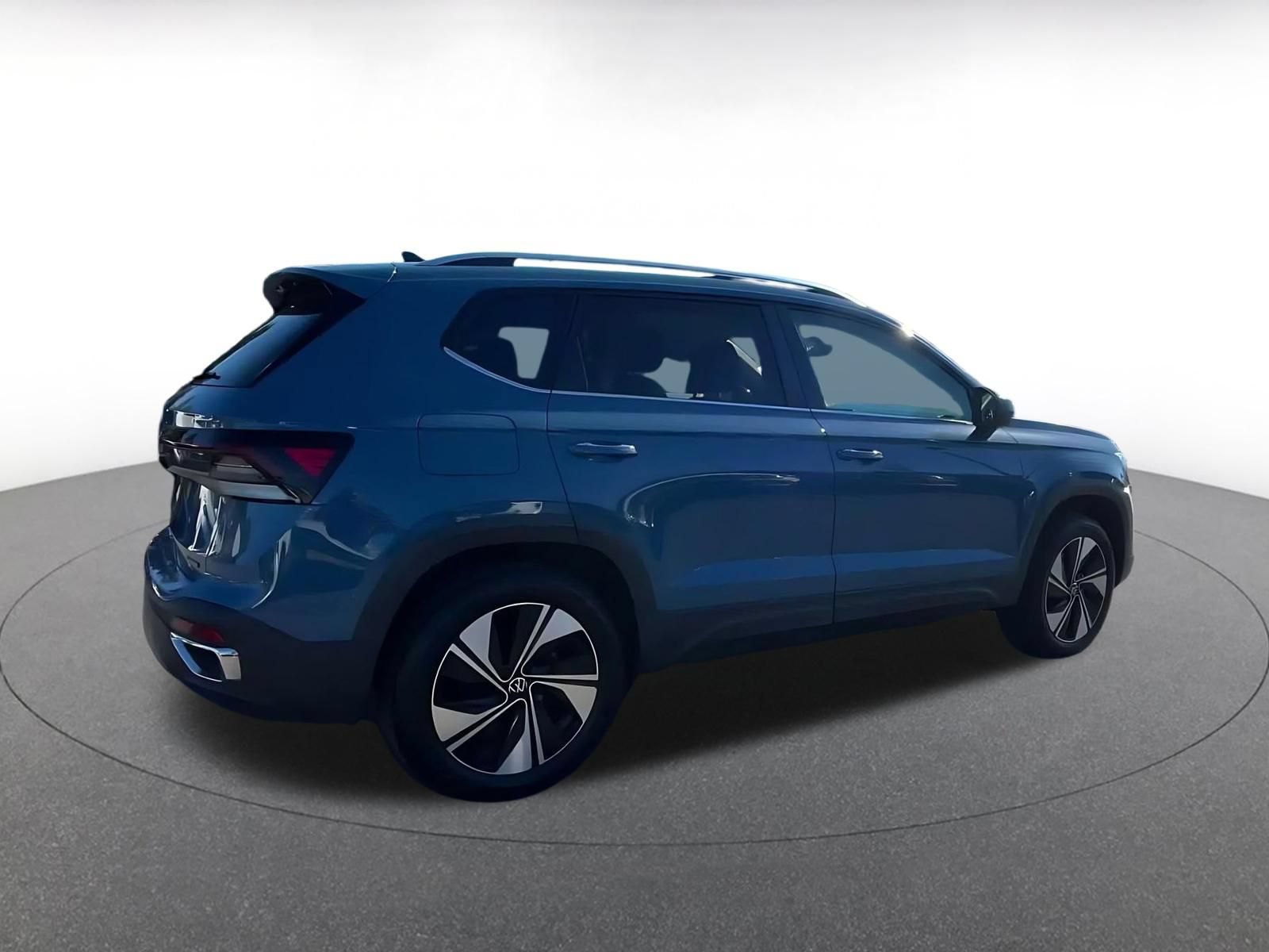 Used 2026 Volkswagen Taos SE AWD/4WD image 11