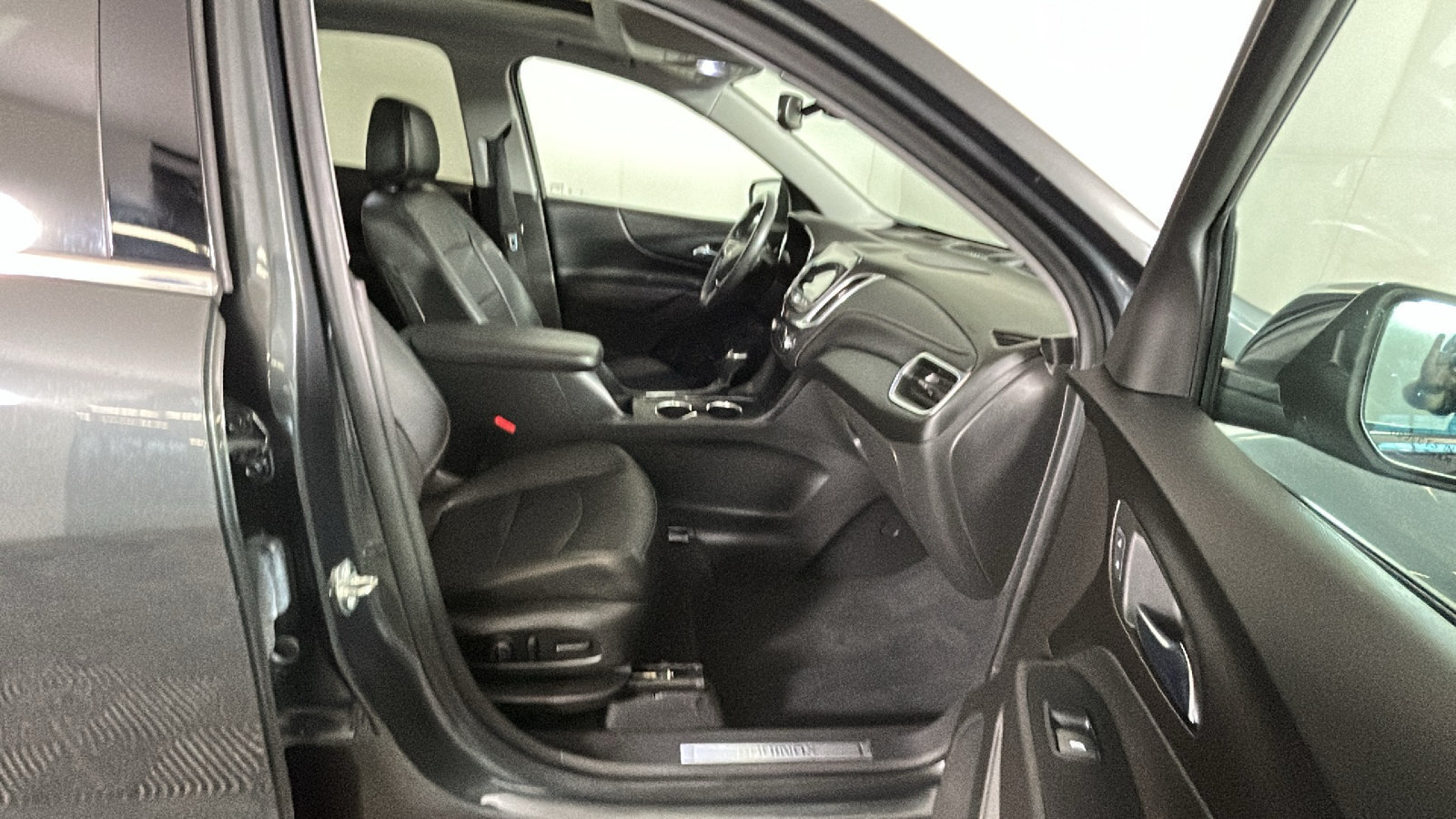 Used 2019 Chevrolet Equinox Premier AWD/4WD image 36