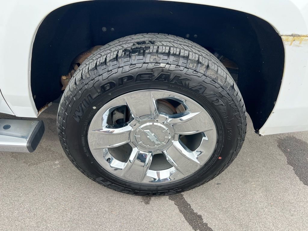 Used 2018 Chevrolet Suburban LT w/ LT Signature Package image 13