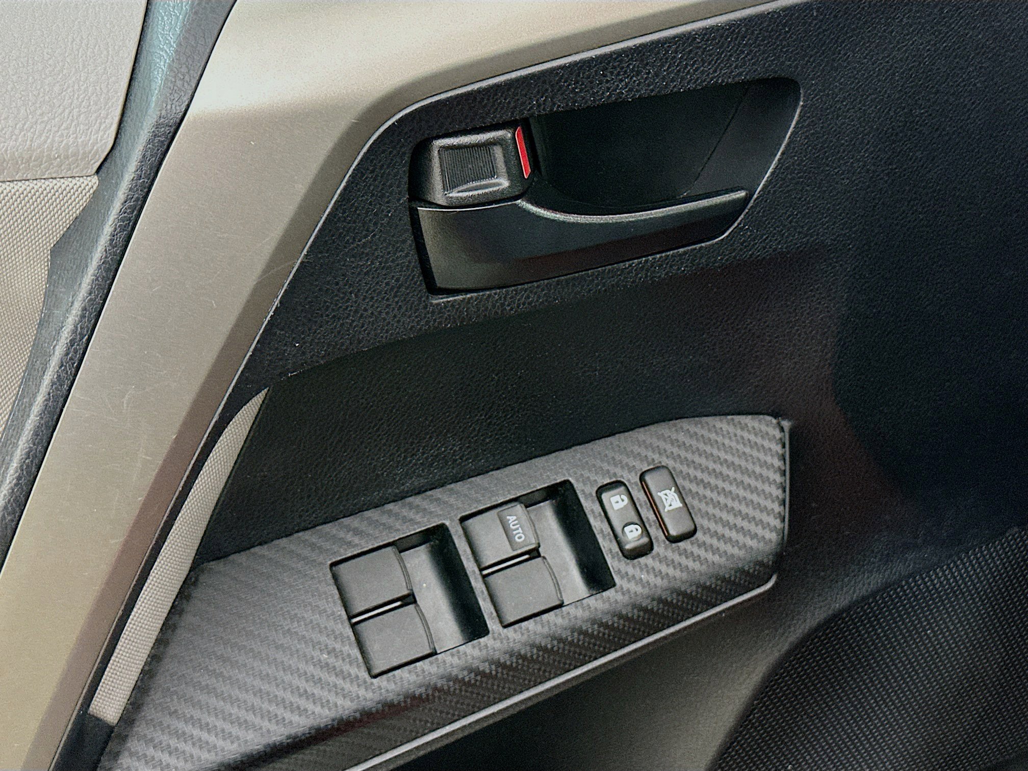 Used 2013 Toyota RAV4 LE image 15