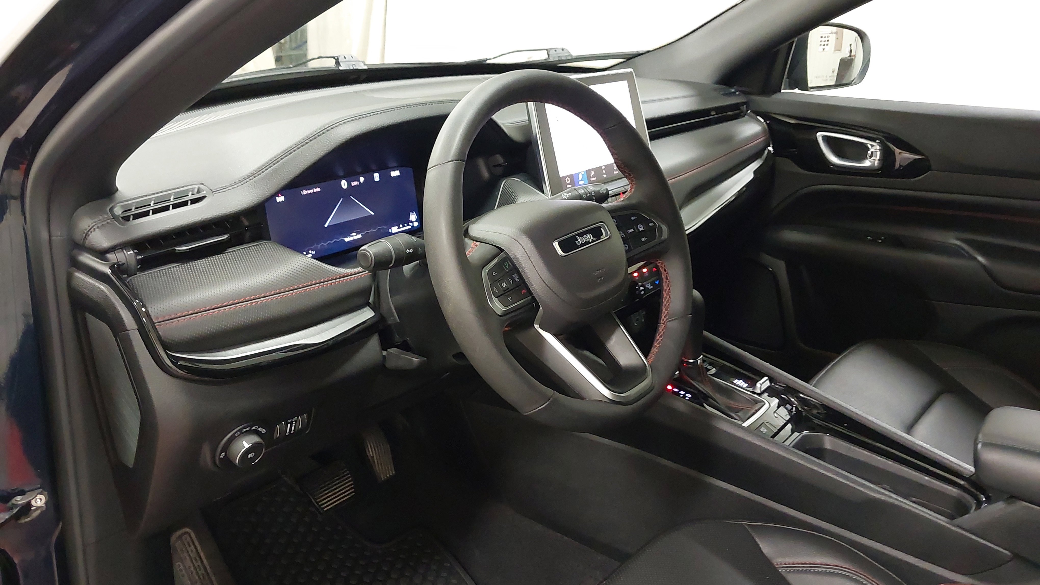 Used 2024 Jeep Compass Trailhawk w/ Trailhawk Elite Group image 17