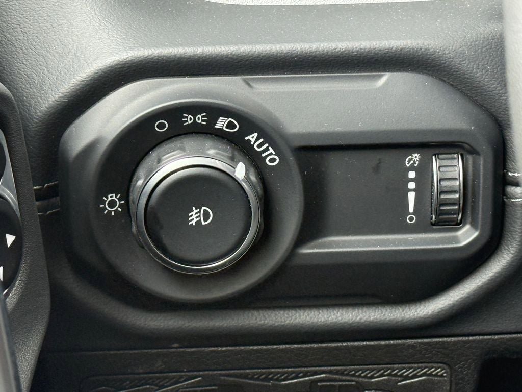 Used 2025 Jeep Wrangler Unlimited Sahara AWD/4WD image 18