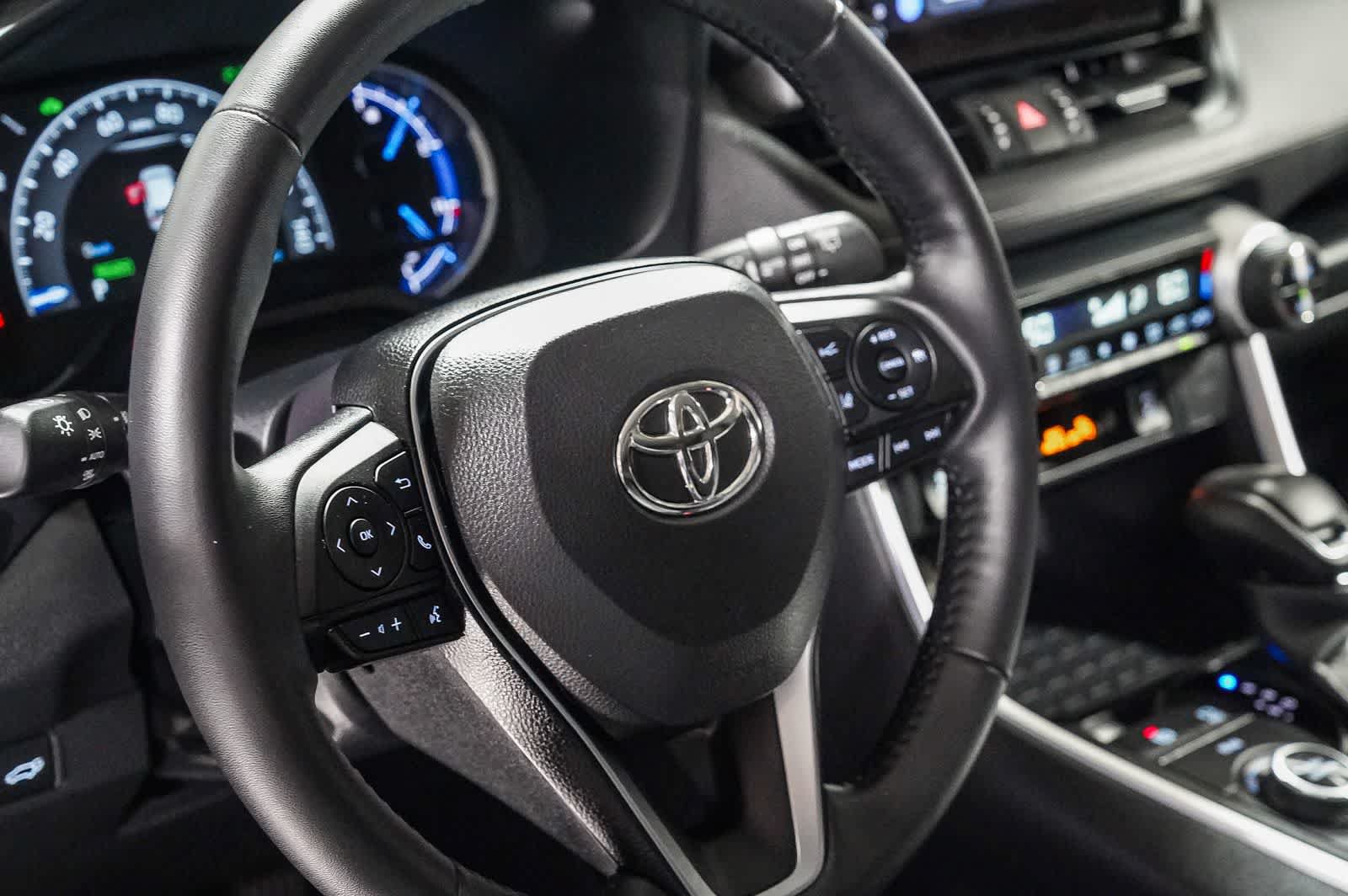 Used 2025 Toyota RAV4 XLE Premium w/ Weather Package AWD/4WD image 21
