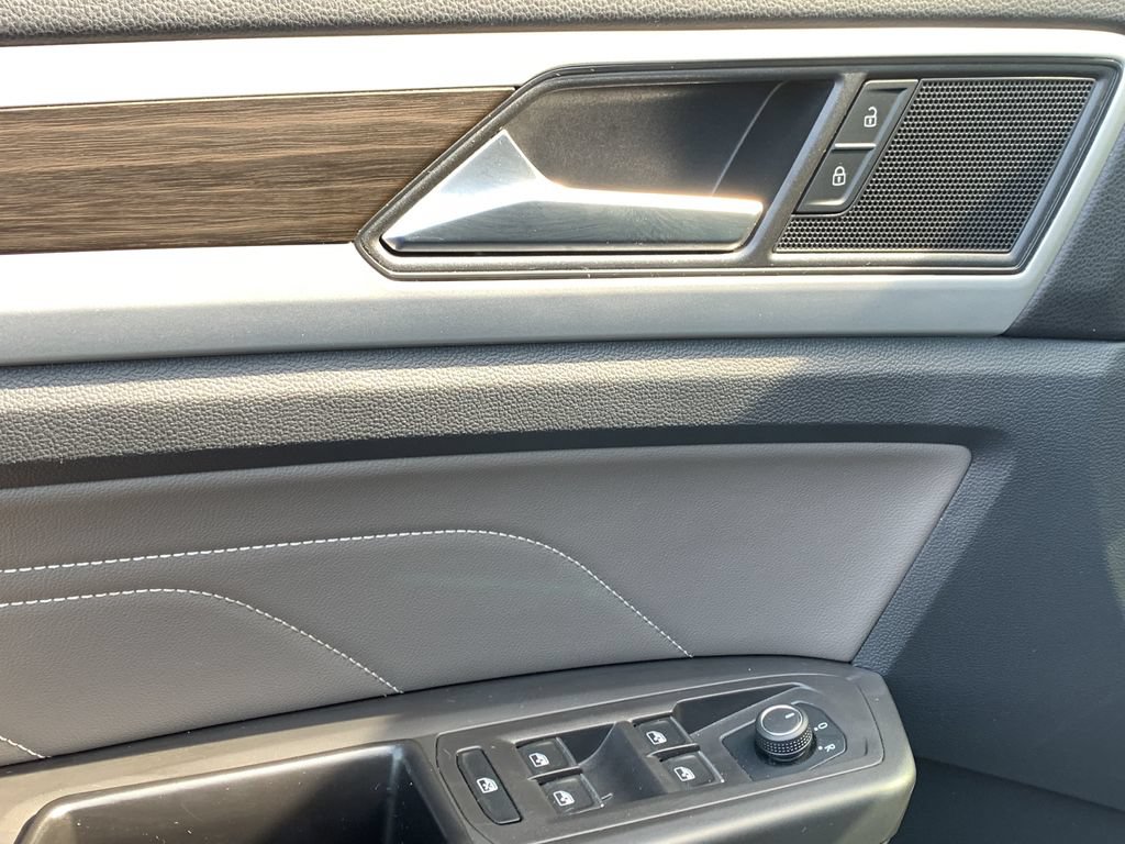 Used 2022 Volkswagen Atlas SE w/ Panoramic Sunroof Package AWD/4WD image 13