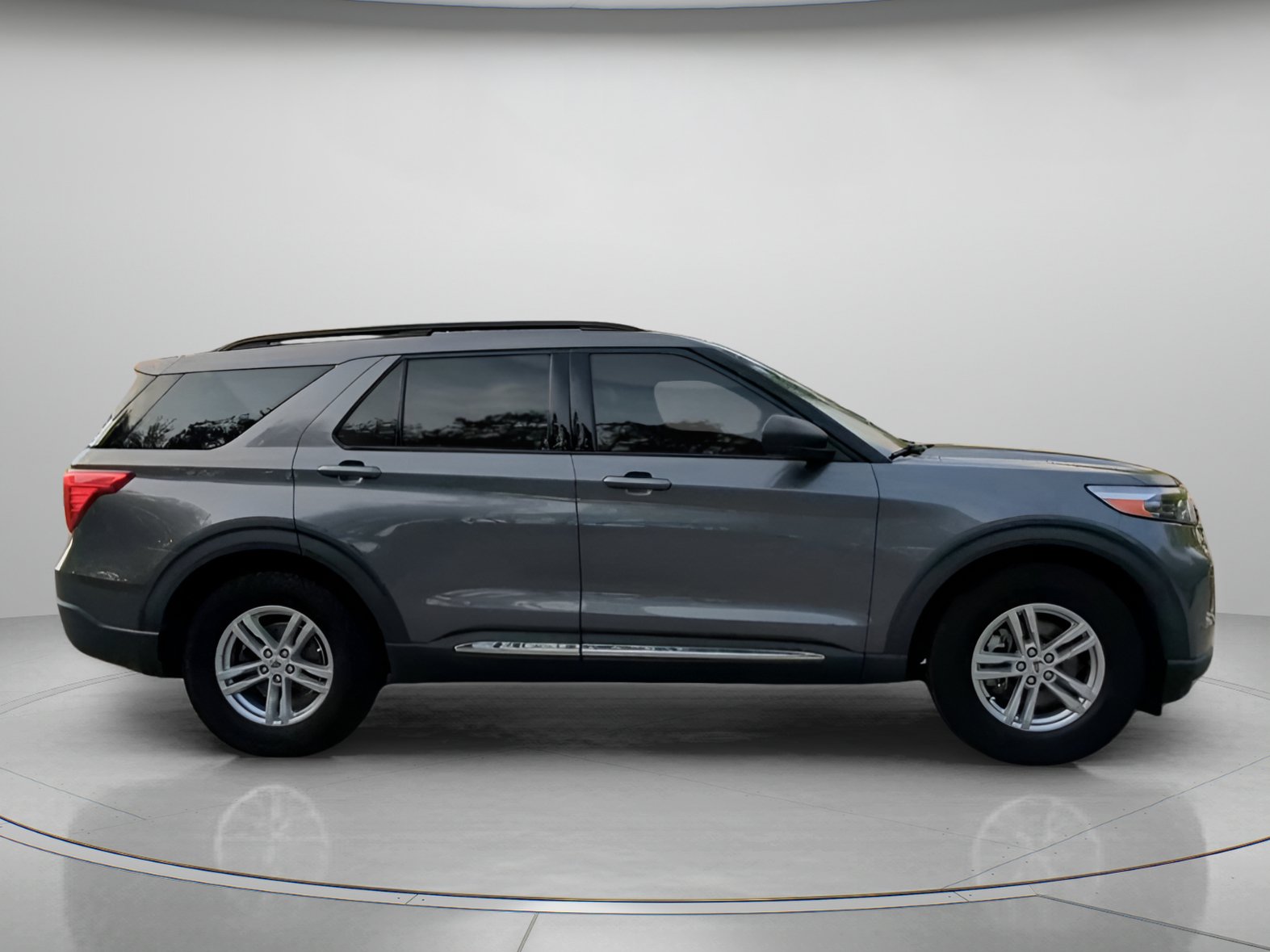 Certified 2021 Ford Explorer XLT RWD image 33