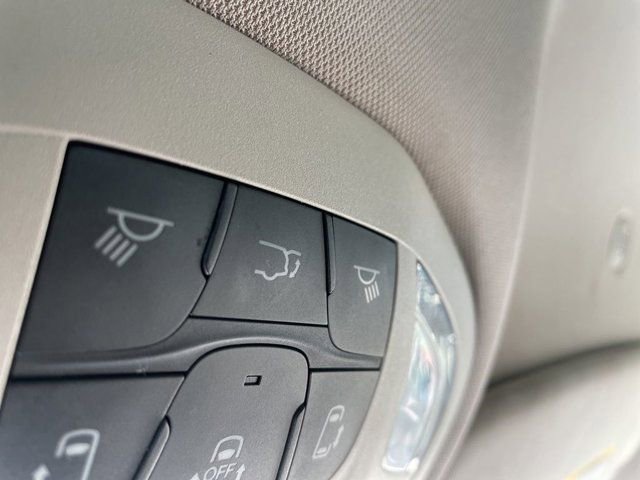 Used 2023 Chrysler Pacifica Touring-L image 19