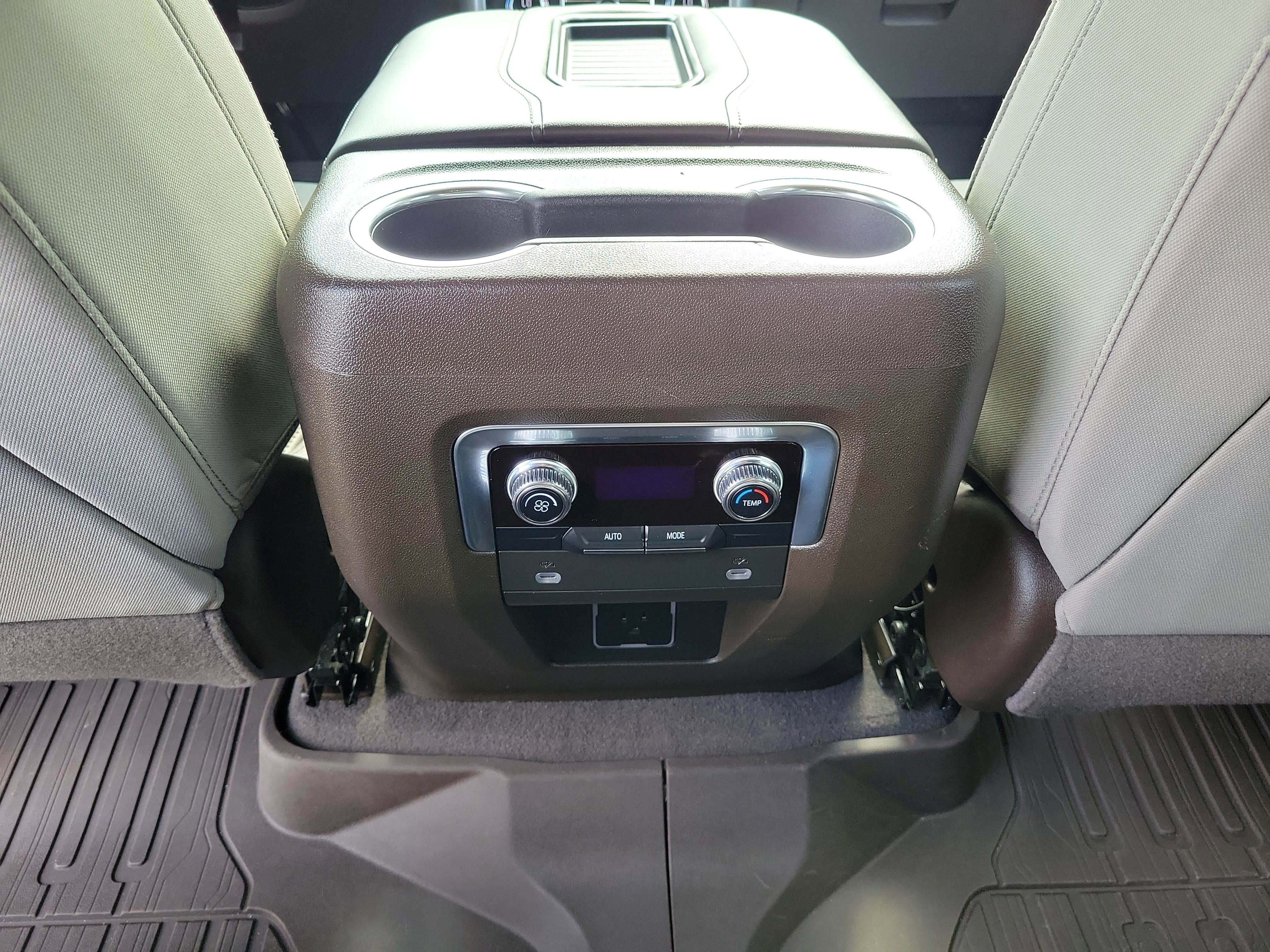 Used 2023 GMC Yukon SLE image 11