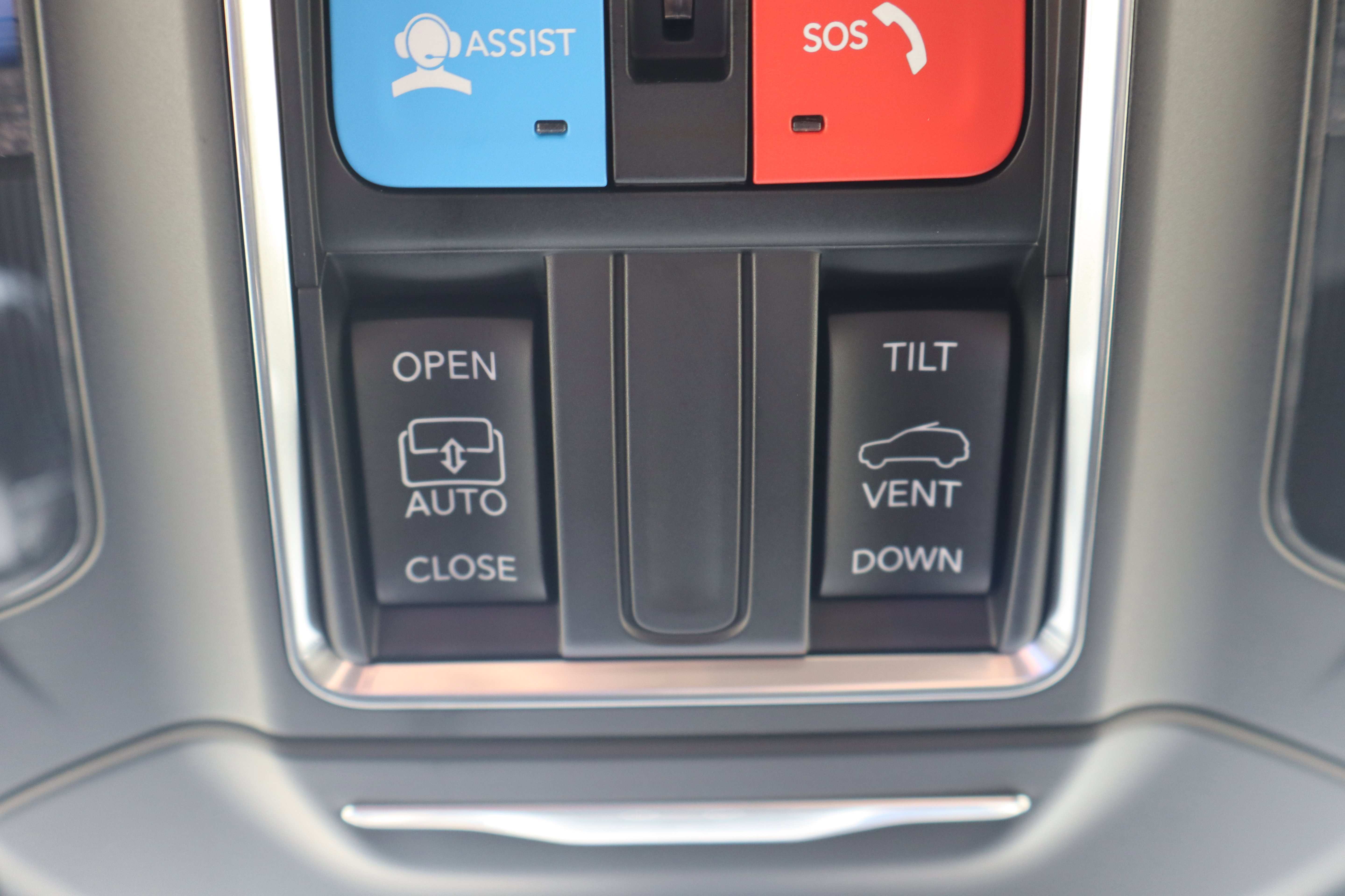 Used 2025 Jeep Grand Cherokee Altitude AWD/4WD image 25