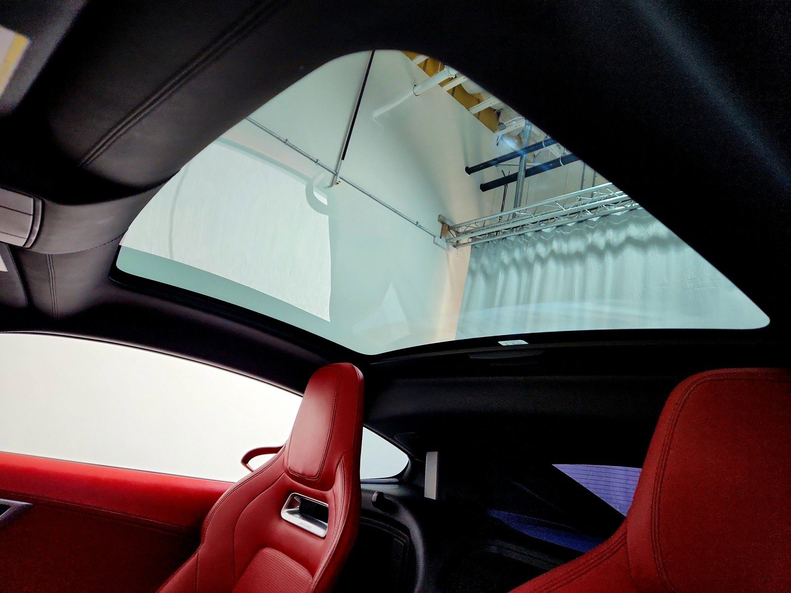 Used 2018 Jaguar F-TYPE R image 15