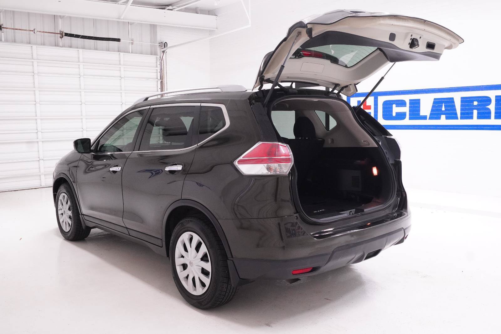 Used 2016 Nissan Rogue S w/ Appearance Package FWD image 33
