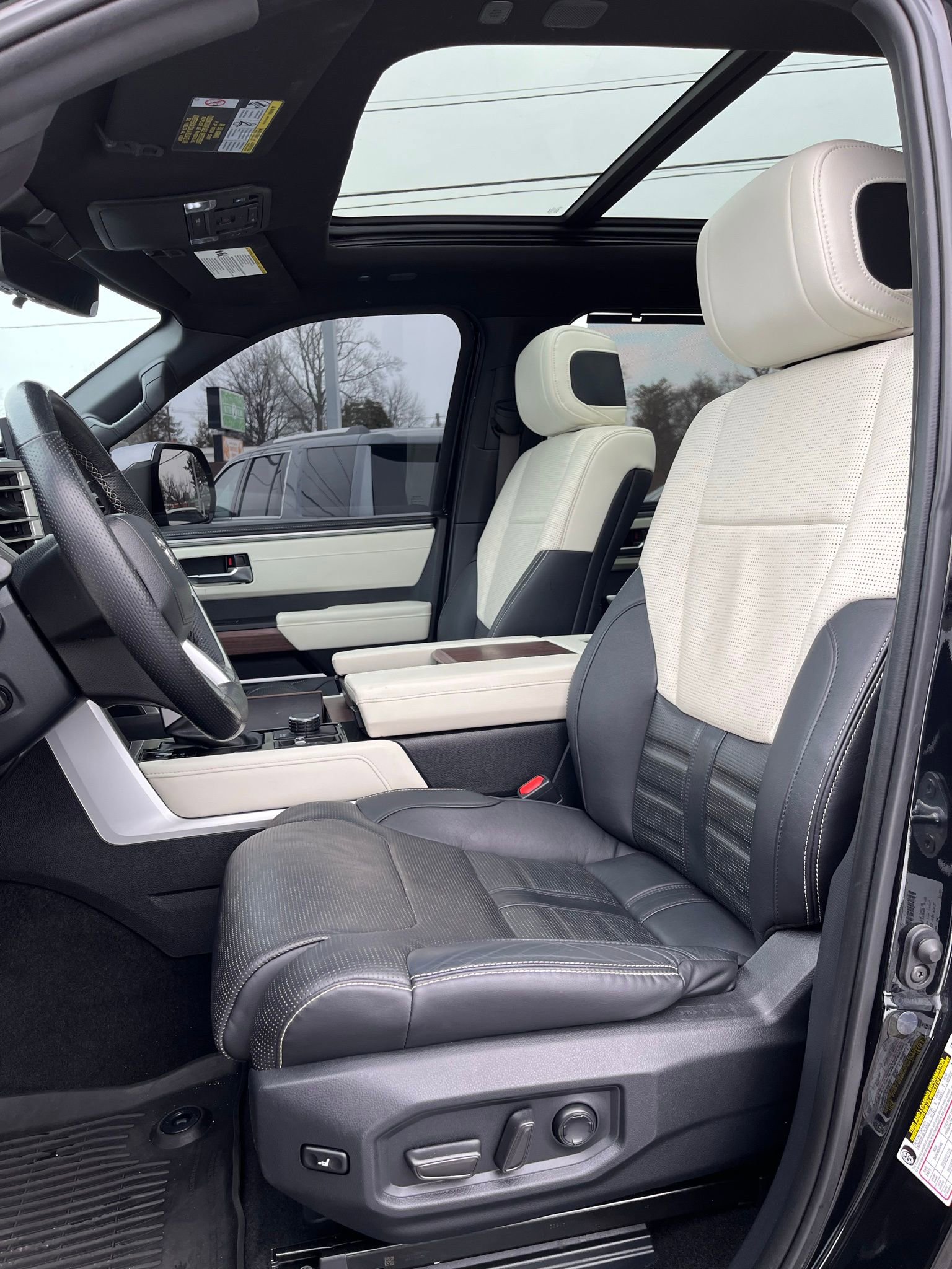 Used 2022 Toyota Tundra Capstone AWD/4WD image 27