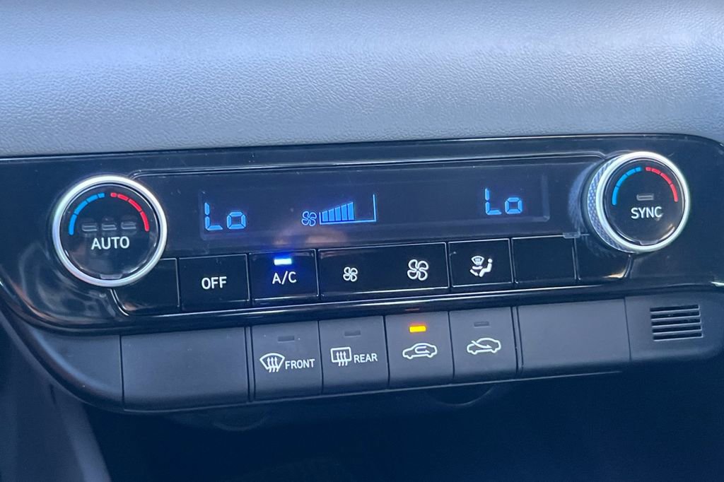 Used 2025 Hyundai Elantra Sport FWD image 21