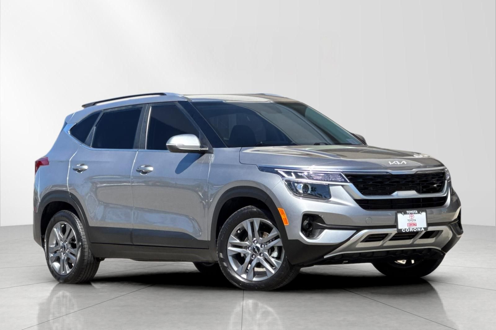 Used 2023 Kia Seltos S w/ Navigation Package image 1