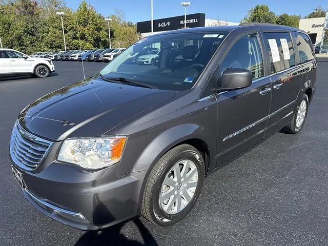 Used 2016 Chrysler Town & Country Touring w/ Driver Convenience Group FWD image 3