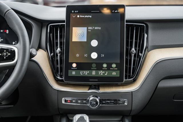 New 2026 Volvo XC60 B5 Plus w/ Protection Package Premier image 22