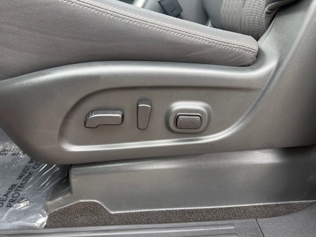 Used 2024 Nissan Titan SV w/ SV Convenience Package image 7