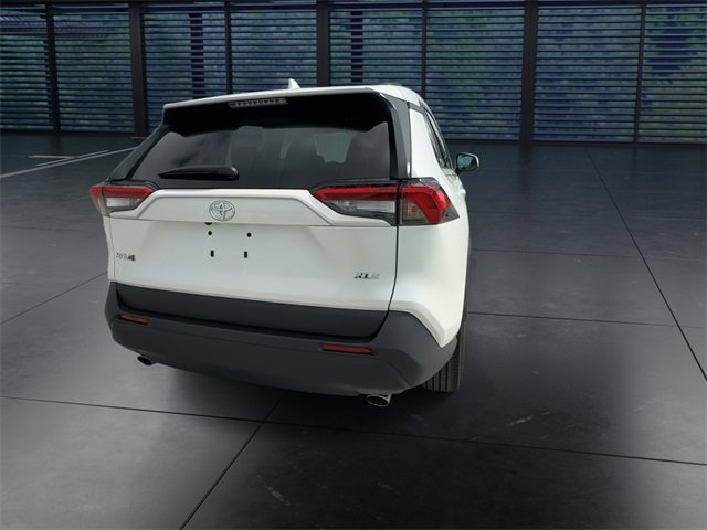 Used 2022 Toyota RAV4 XLE Premium image 7