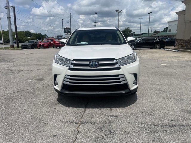 Used 2018 Toyota Highlander XLE image 2