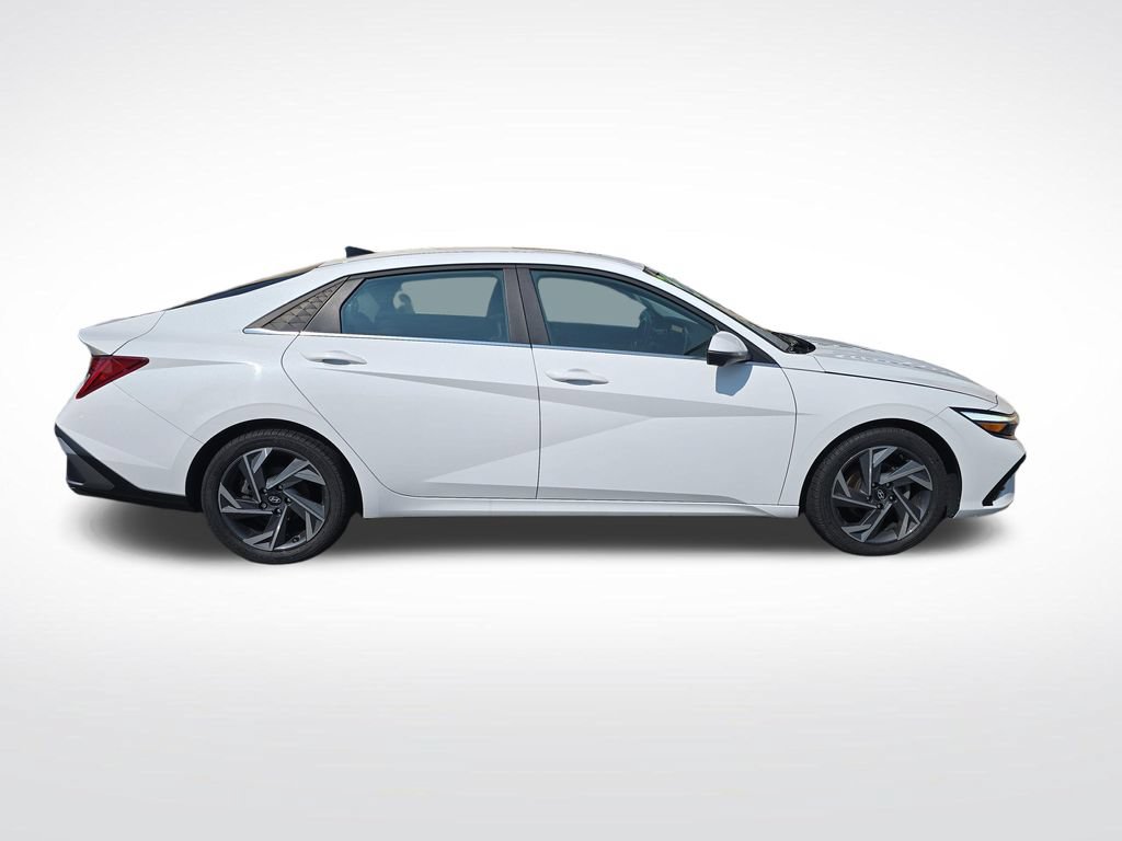 Certified 2024 Hyundai Elantra Limited FWD image 8