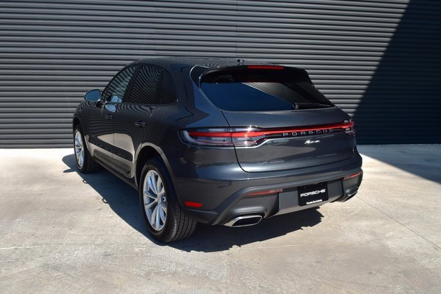 Used 2025 Porsche Macan image 2