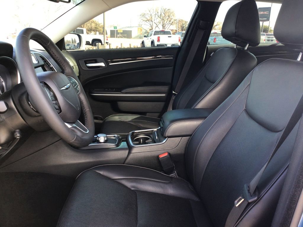 Used 2023 Chrysler 300 Touring L w/ Safetytec Plus Group image 11