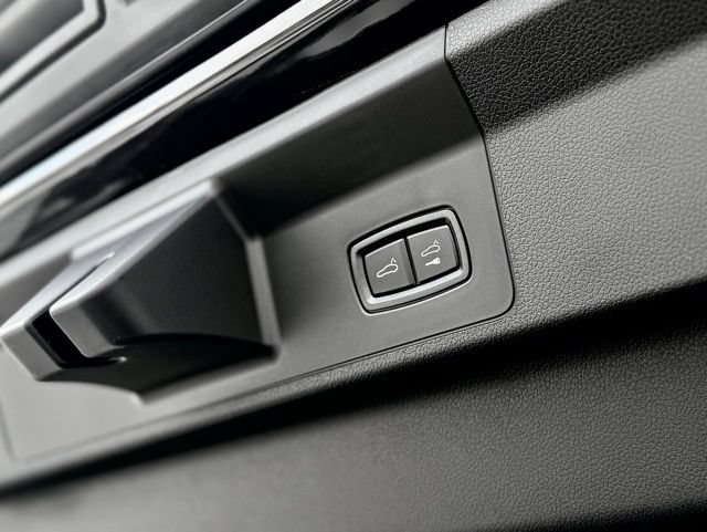 New 2026 Porsche Panamera 4 AWD/4WD image 36