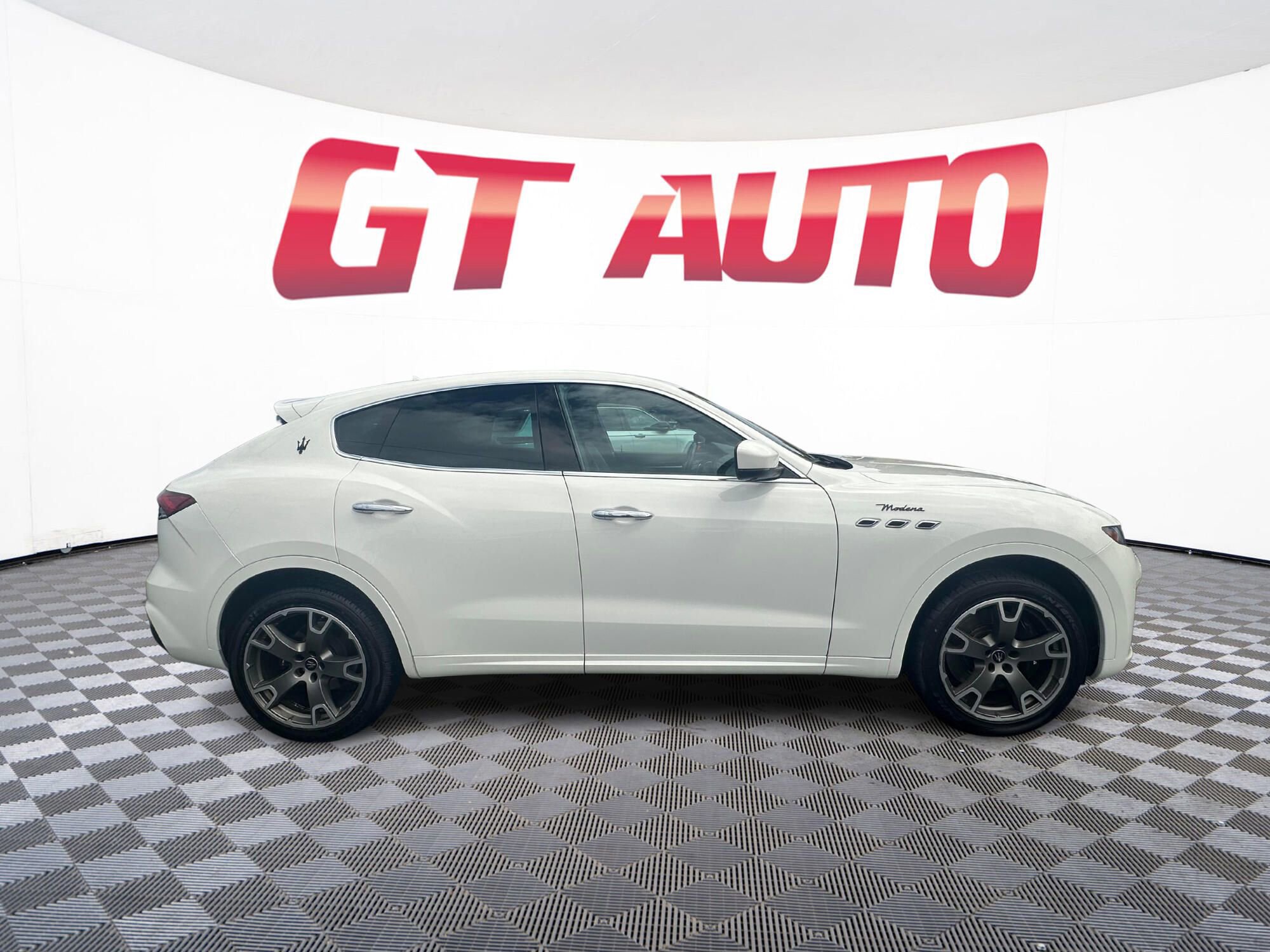 Used 2023 Maserati Levante Modena image 8