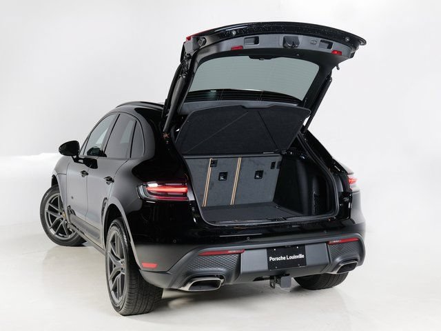 Certified 2026 Porsche Macan AWD/4WD image 34