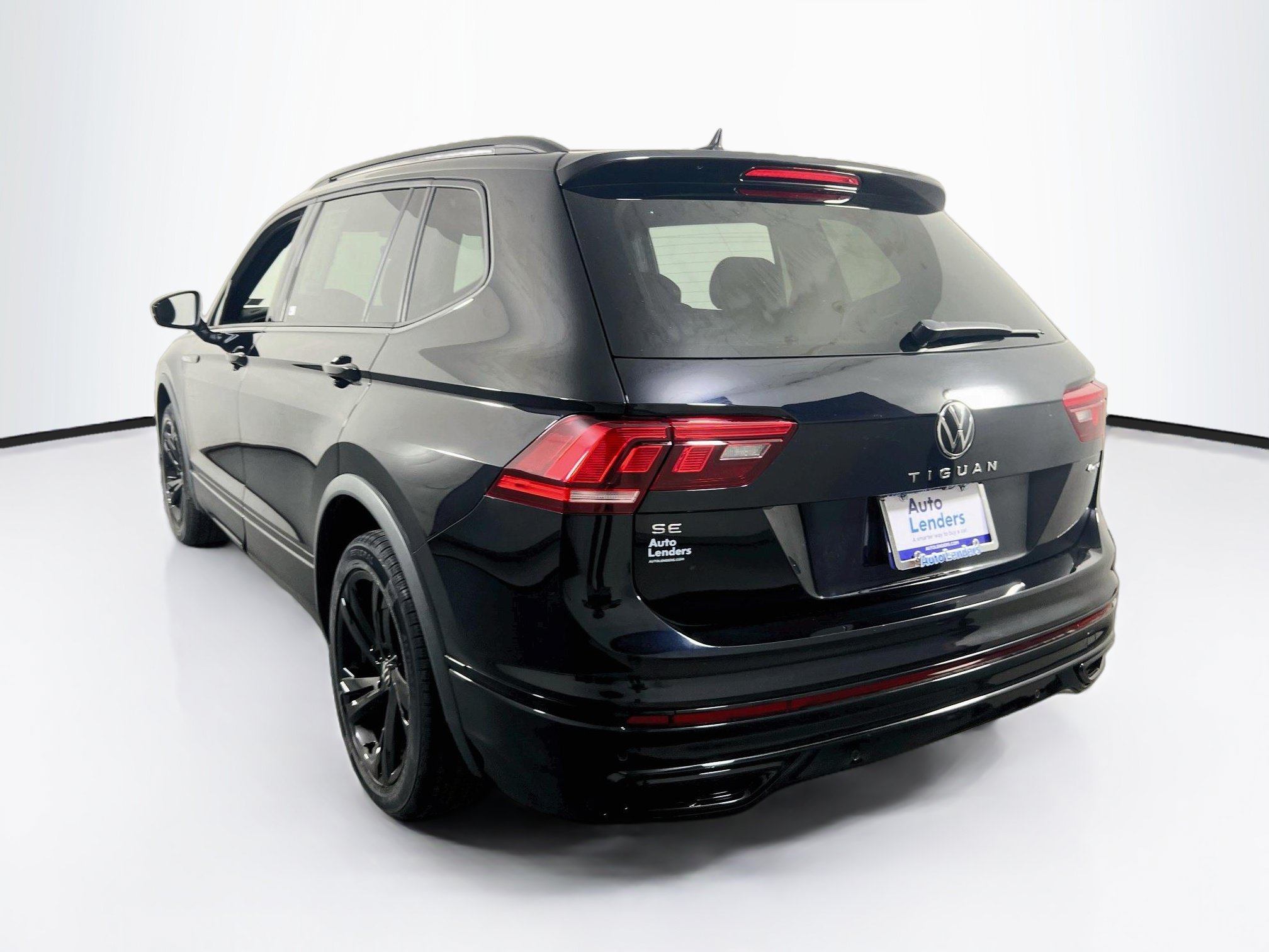 Used 2023 Volkswagen Tiguan SE R-Line AWD/4WD image 7