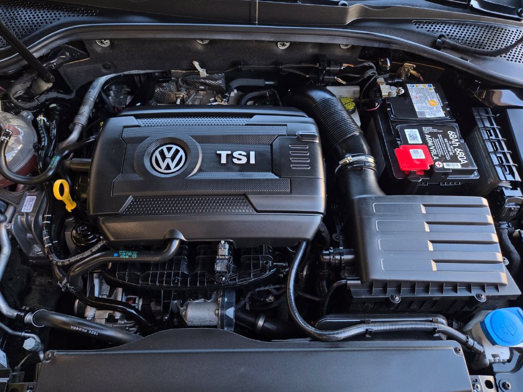 Used 2021 Volkswagen GTI SE FWD image 34