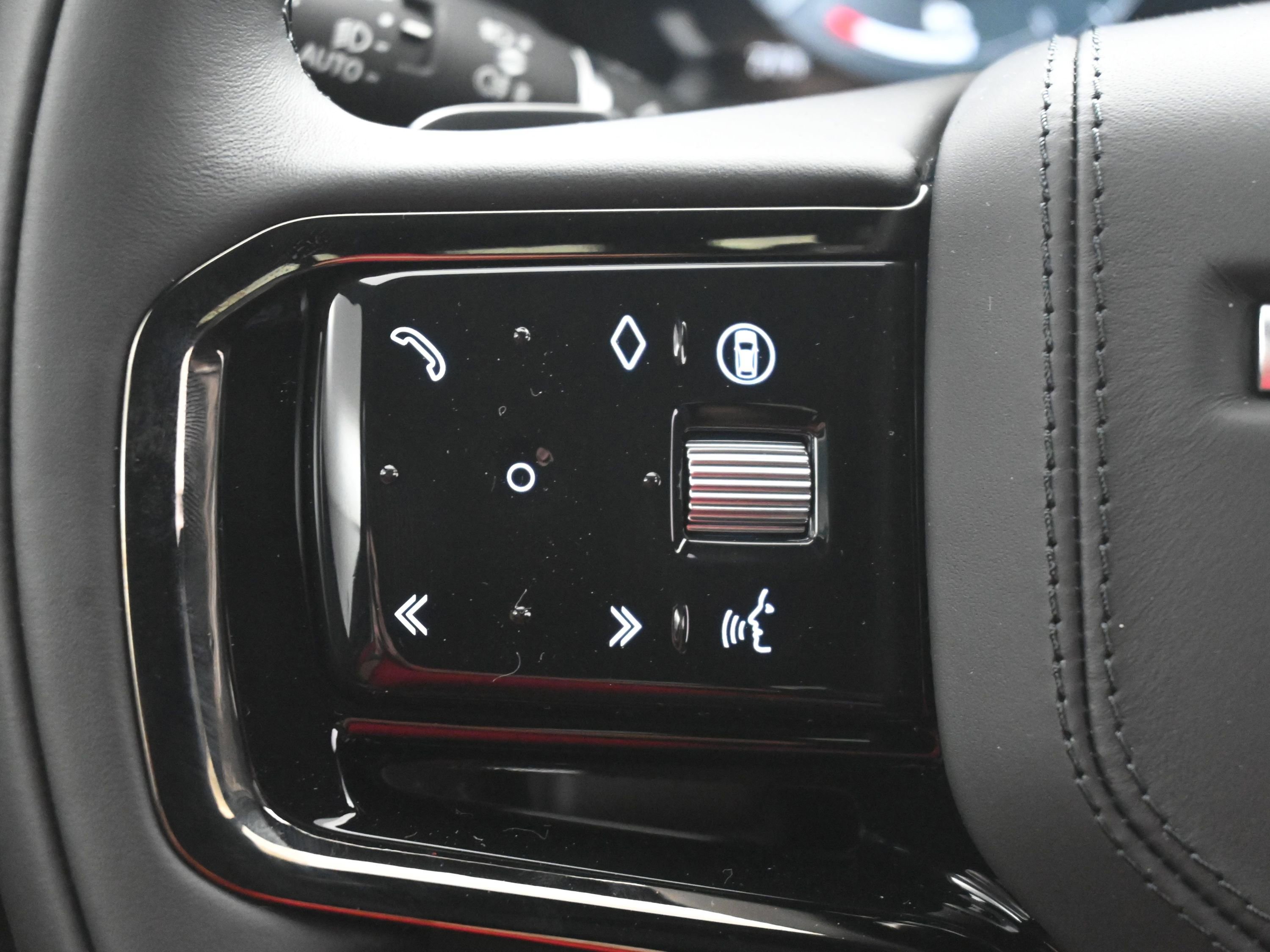 New 2026 Land Rover Range Rover Velar Dynamic SE image 18