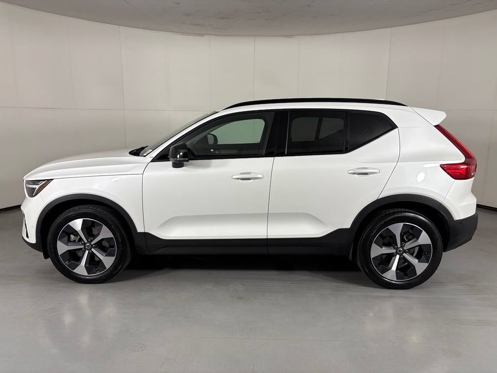 Used 2026 Volvo XC40 B5 Plus AWD/4WD image 5