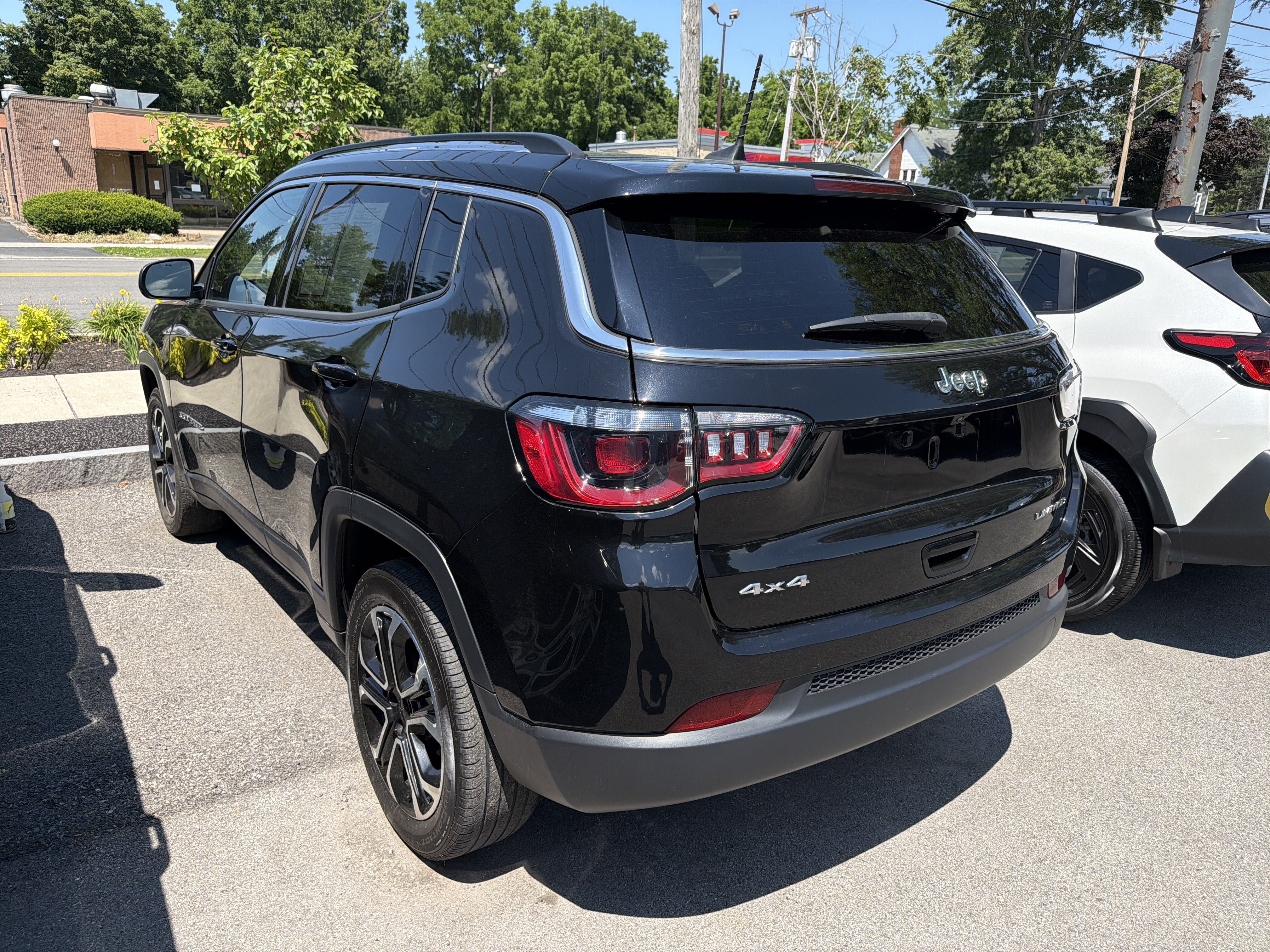 Used 2022 Jeep Compass Limited w/ Sun and Sound Group AWD/4WD image 5