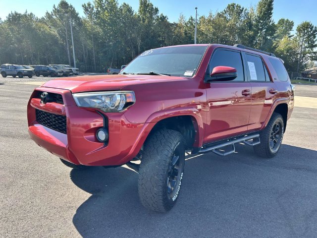 Used 2018 Toyota 4Runner SR5 AWD/4WD image 11