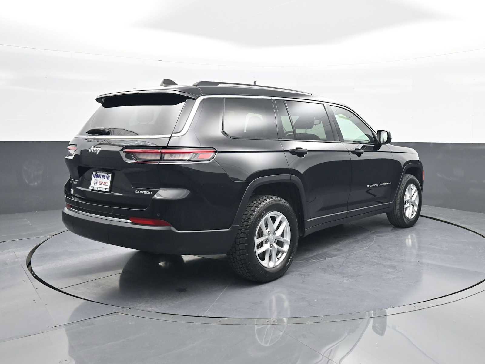 Used 2023 Jeep Grand Cherokee L Laredo image 8