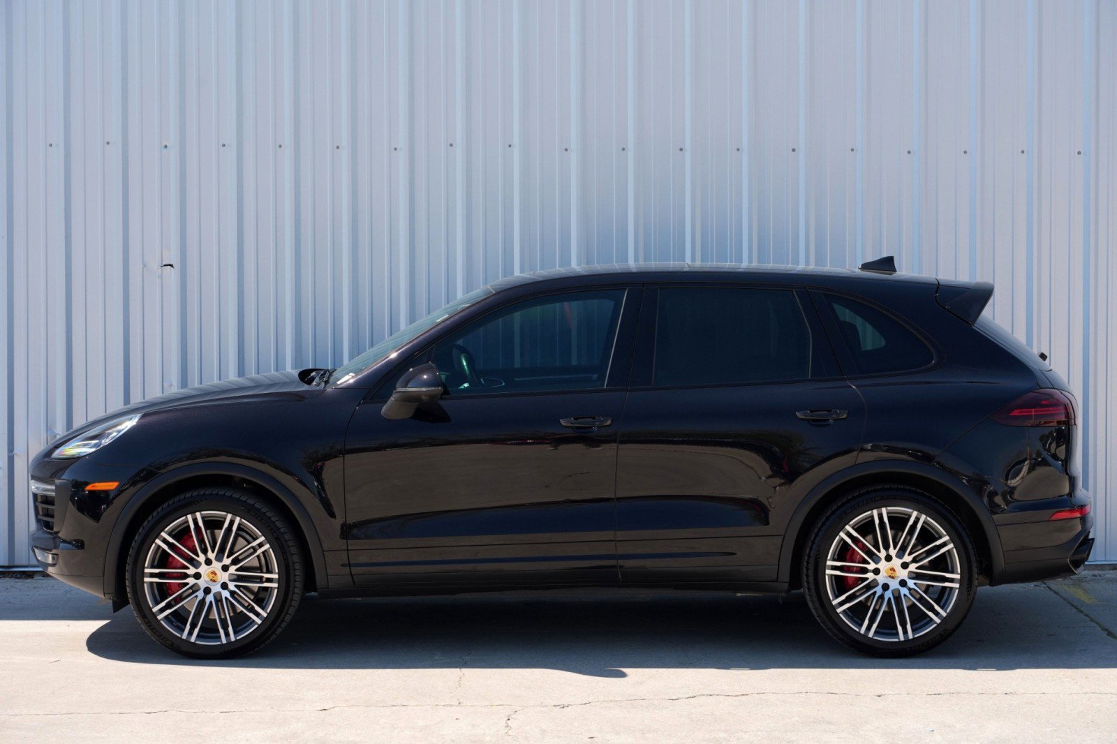 Used 2017 Porsche Cayenne Turbo image 48
