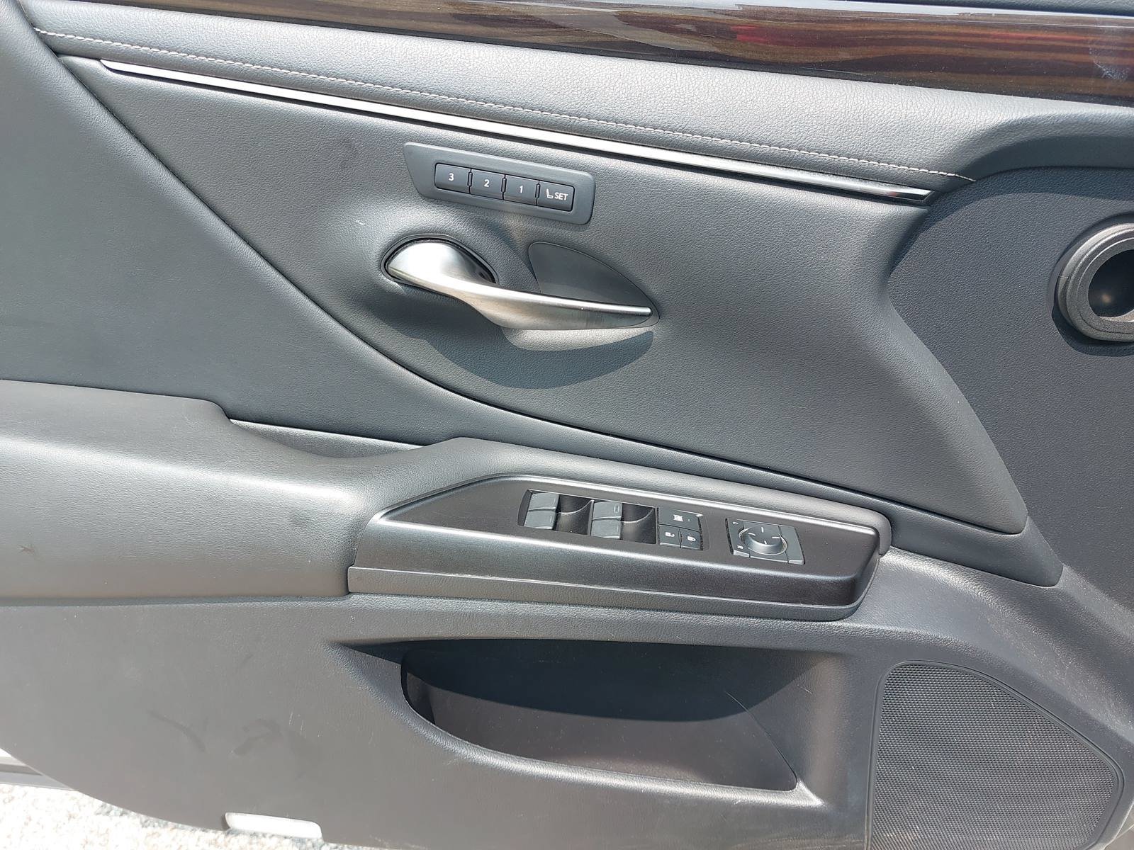 Used 2019 Lexus ES 300h w/ Premium Package FWD image 29