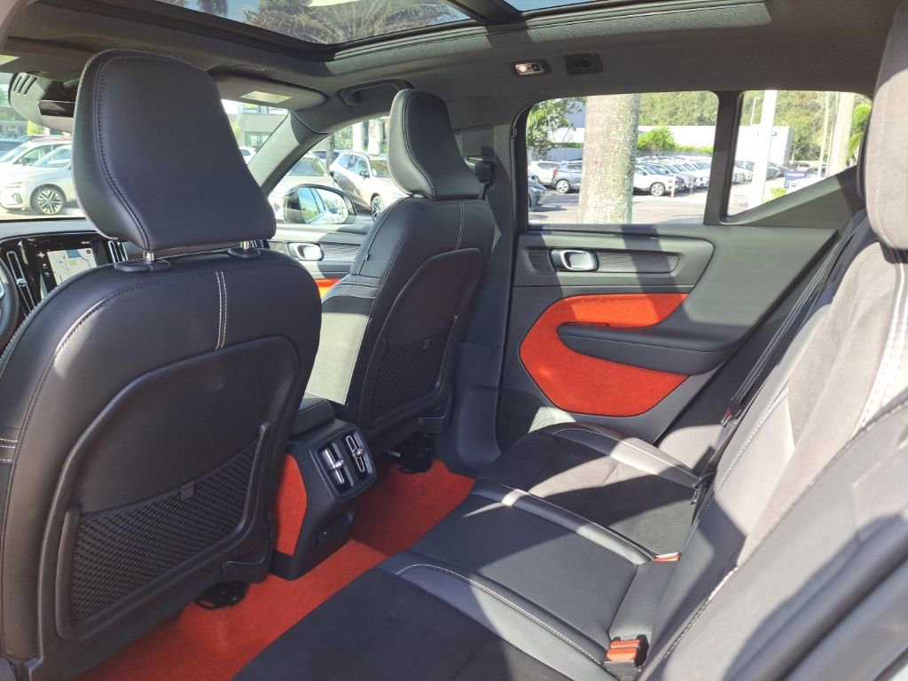 Used 2021 Volvo XC40 T4 R-Design w/ Protection Package Premier image 7