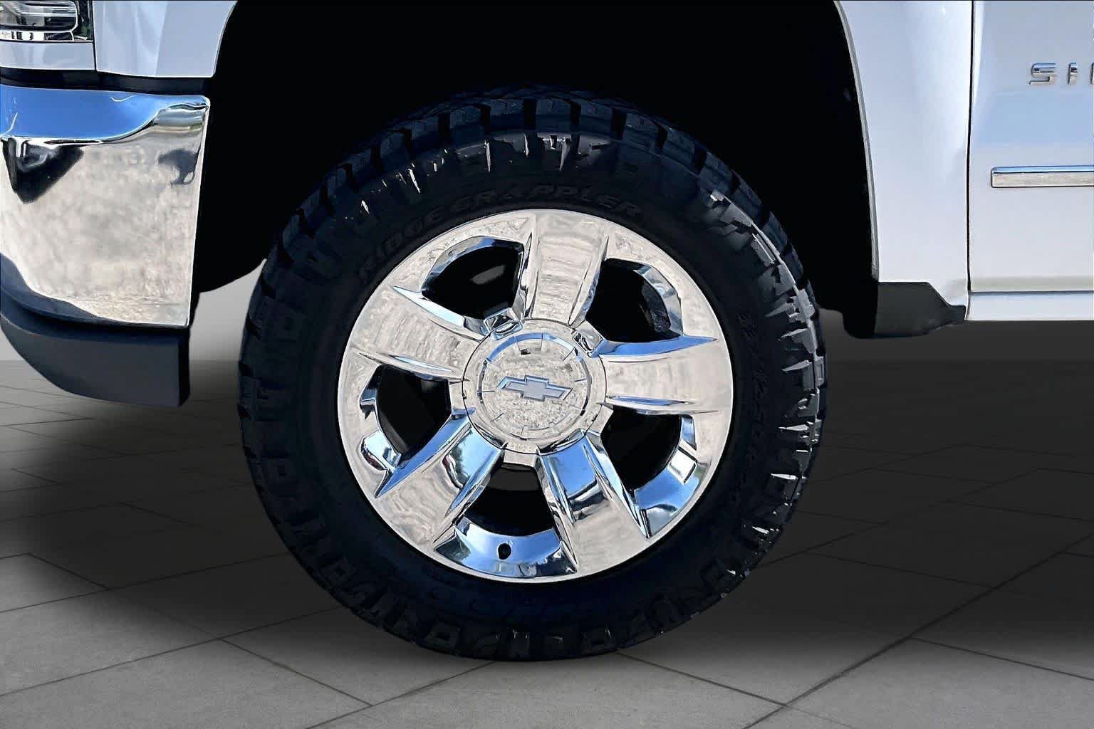 Used 2018 Chevrolet Silverado 1500 LTZ RWD image 11