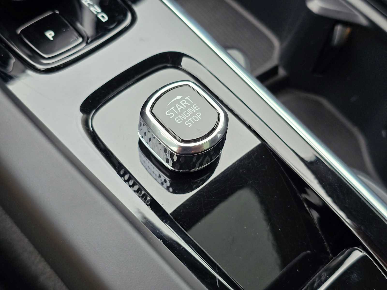 Certified 2025 Volvo XC60 B5 Plus image 34