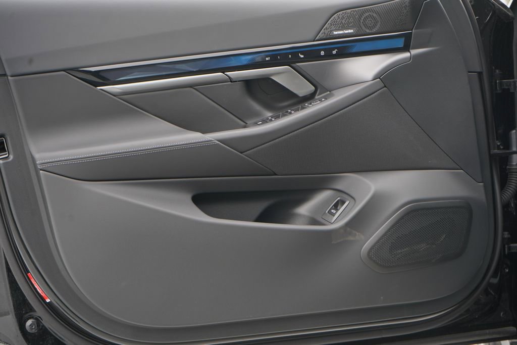 Used 2025 BMW i5 xDrive40 w/ M Sport Package image 10