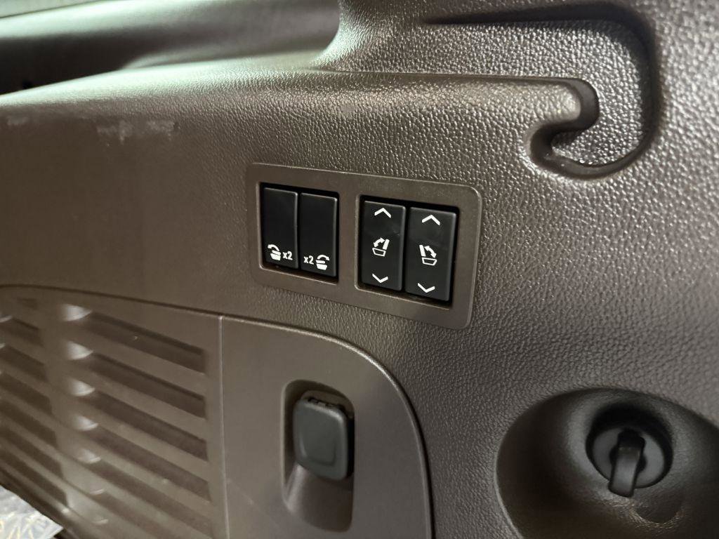 Used 2017 Chevrolet Suburban Premier image 53