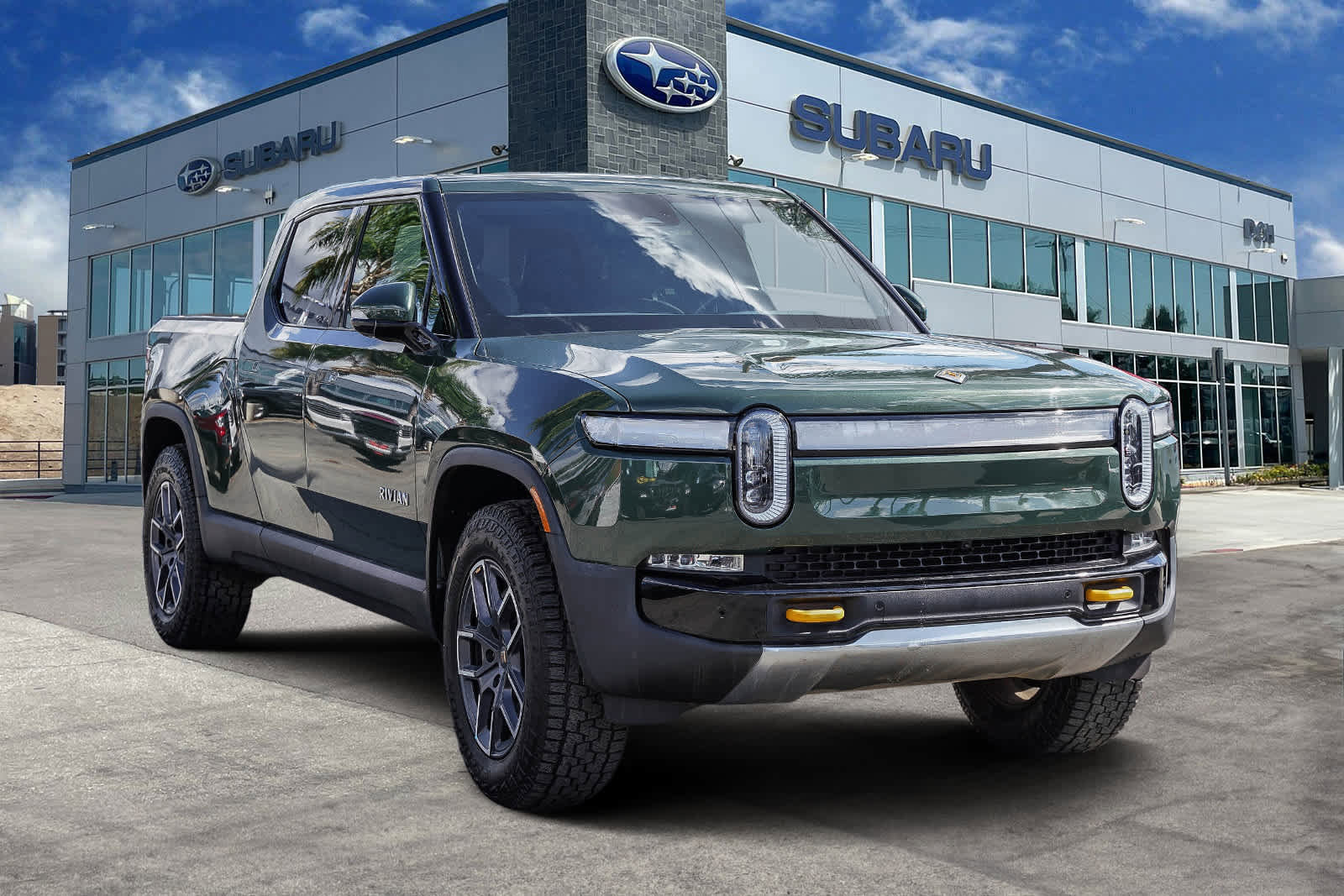 Used 2023 Rivian R1T Adventure image 3