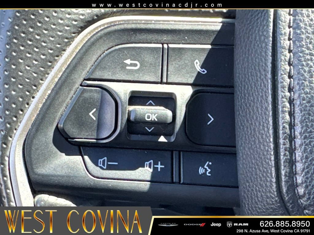 Used 2025 Toyota 4Runner SR5 AWD/4WD image 27