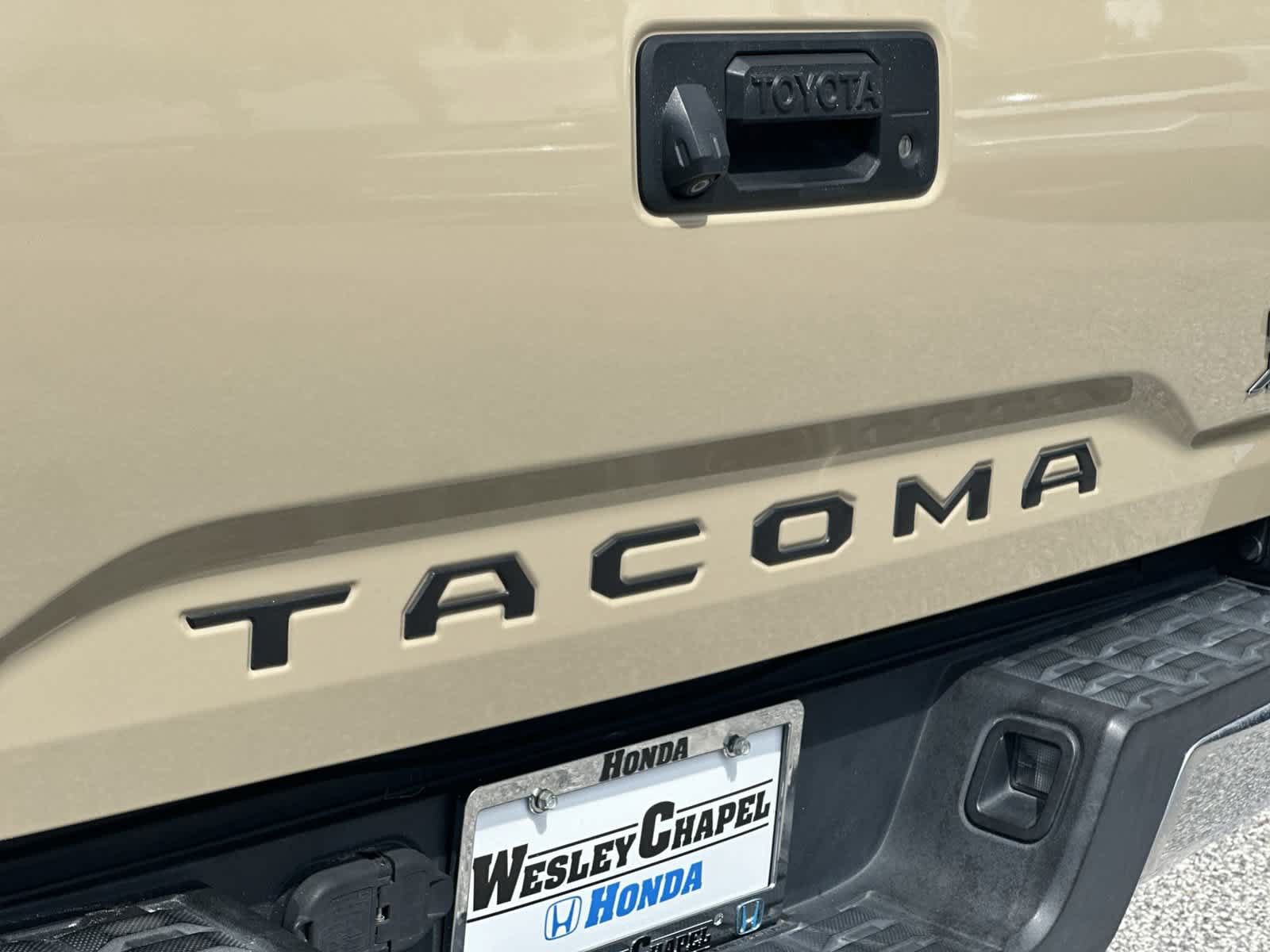 Used 2016 Toyota Tacoma SR5 w/ Towing Package RWD image 11