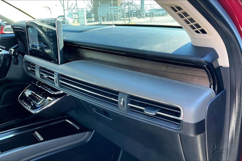 Used 2023 Lincoln Corsair Reserve image 21