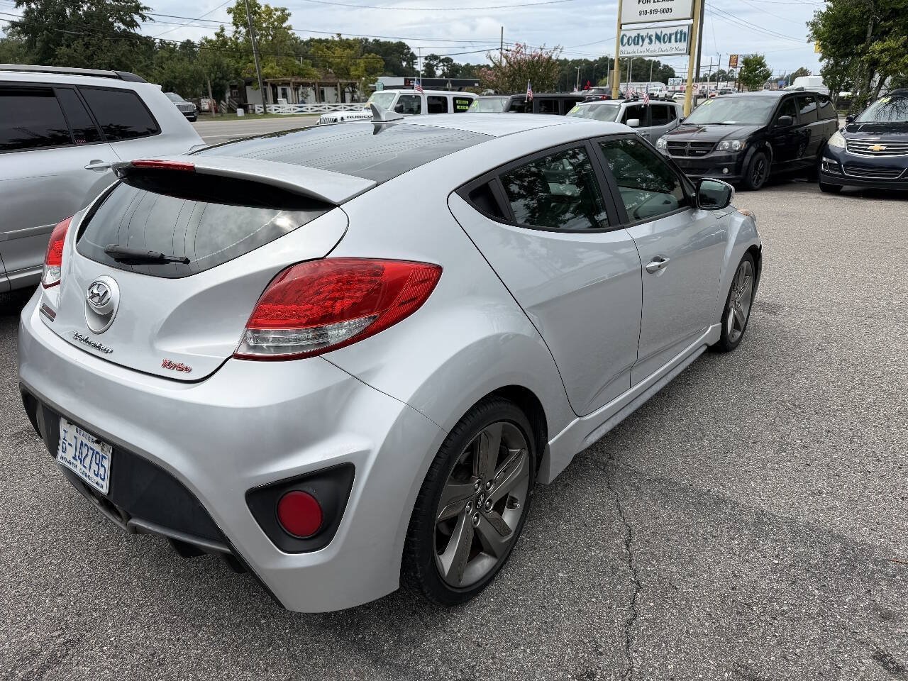 Used 2013 Hyundai Veloster Turbo FWD image 4