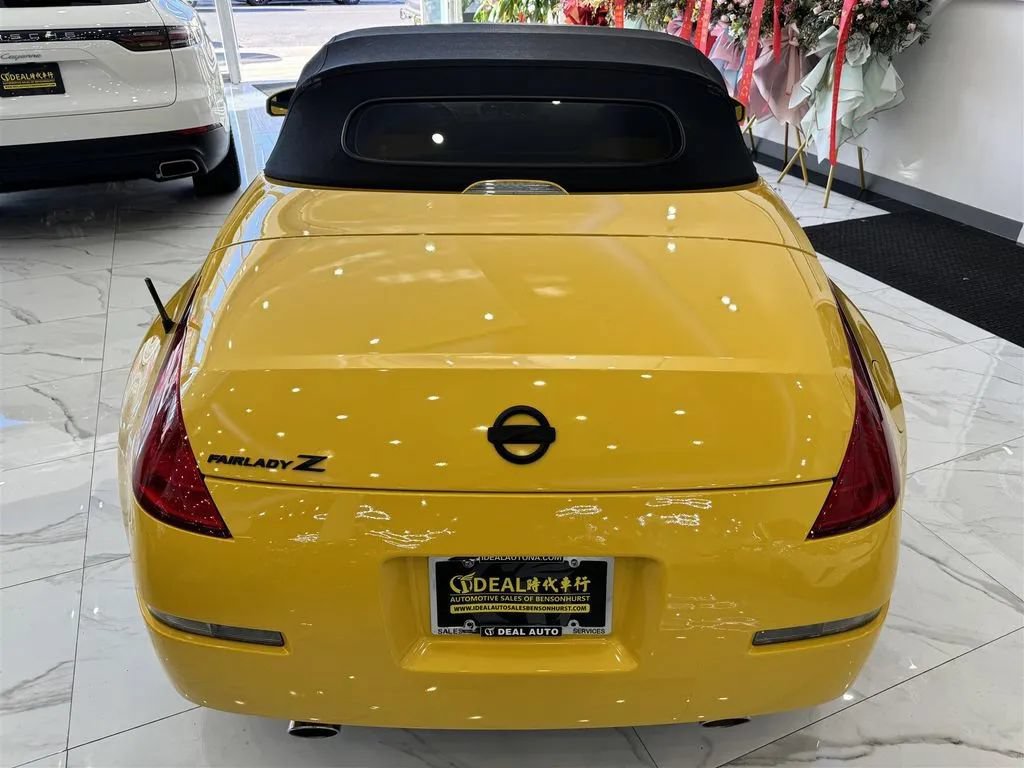 Used 2005 Nissan 350Z Touring RWD image 6