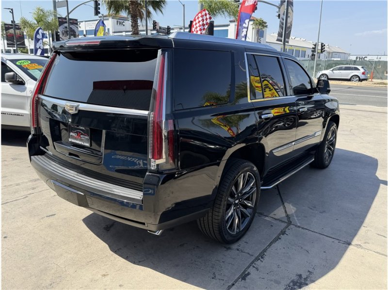 Used 2017 Cadillac Escalade Premium Luxury RWD image 13