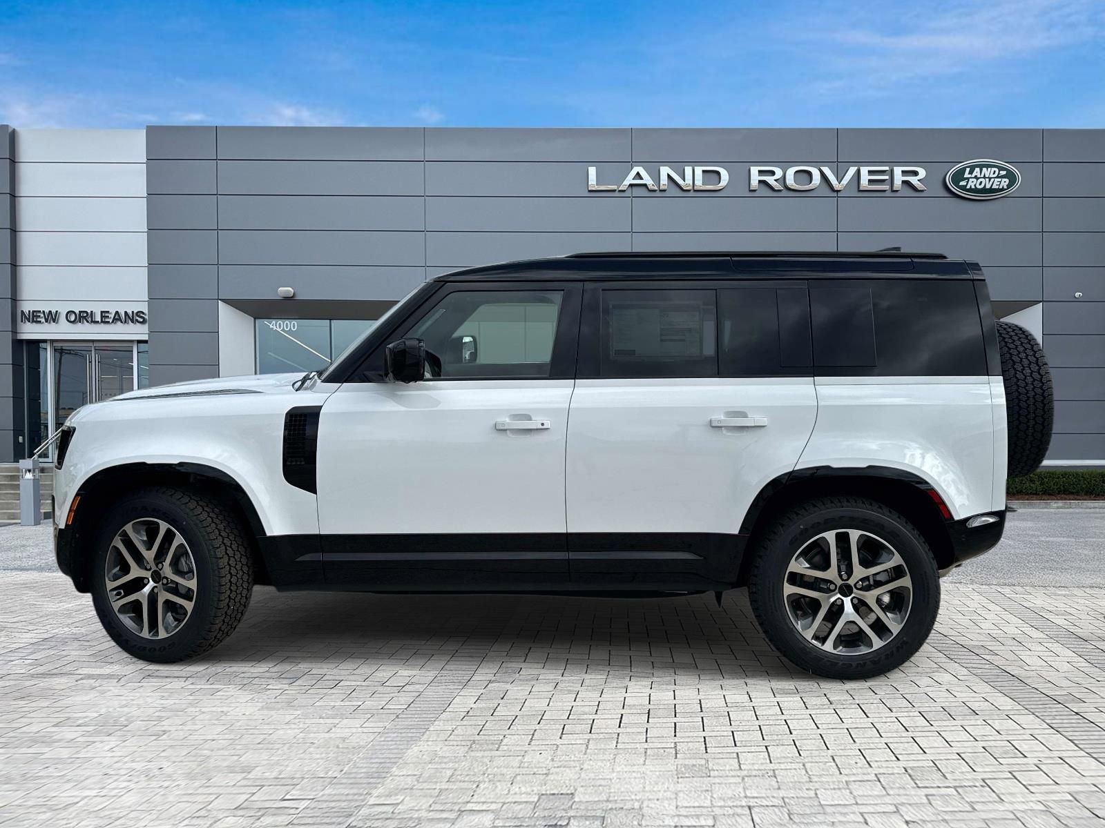 New 2026 Land Rover Defender 110 X-Dynamic SE image 2